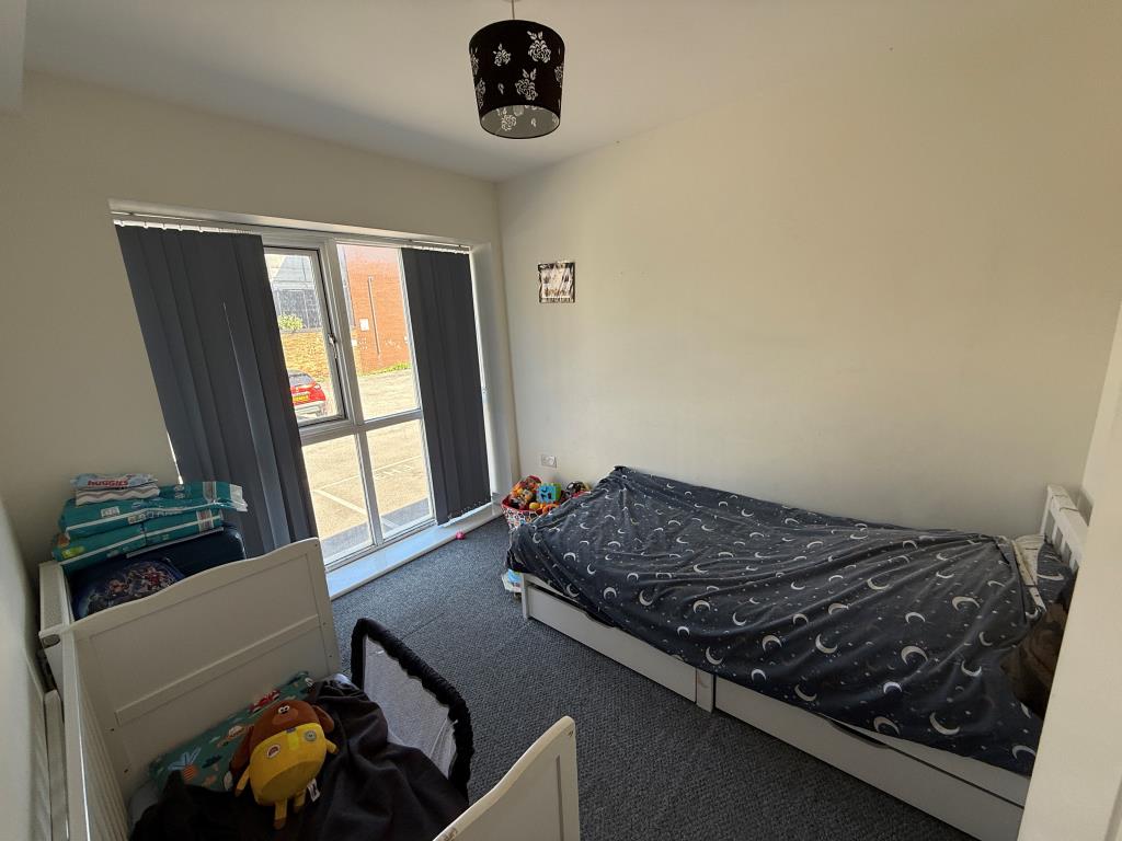 Lot: 85 - FREEHOLD BLOCK OF FLATS FOR INVESTMENT - Flat one bedroom two